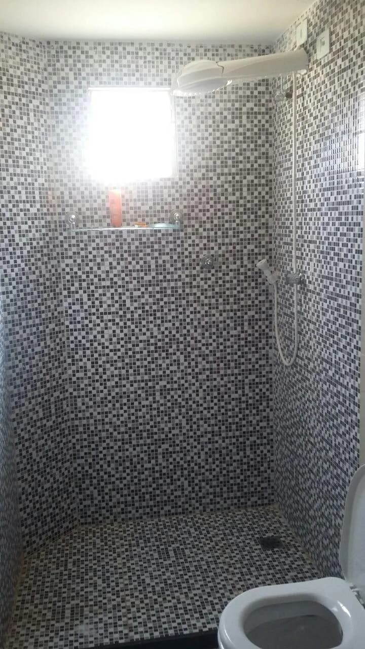 Casa de Alto Padrão em Camaragibe — 350m², 5 Quartos, Suíte com Closet e Cobertura Ampla