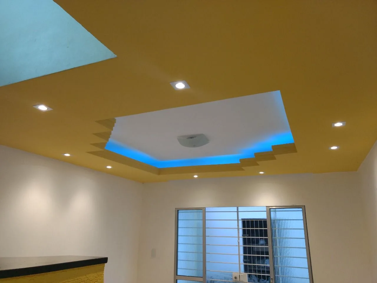 Casa de Alto Padrão em Camaragibe — 350m², 5 Quartos, Suíte com Closet e Cobertura Ampla