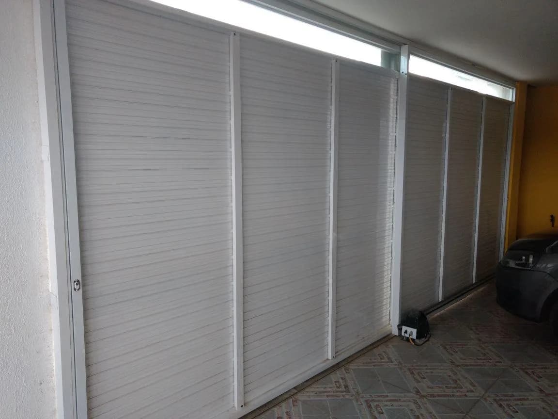 Casa de Alto Padrão em Camaragibe — 350m², 5 Quartos, Suíte com Closet e Cobertura Ampla
