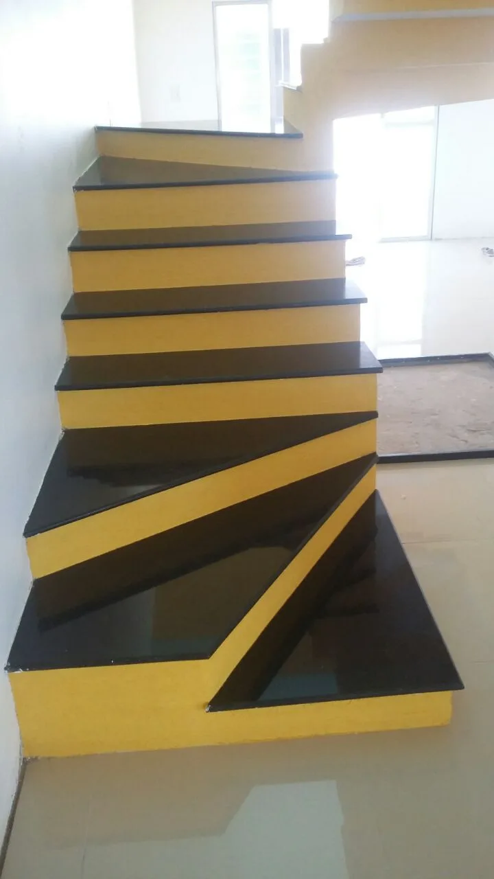 Casa de Alto Padrão em Camaragibe — 350m², 5 Quartos, Suíte com Closet e Cobertura Ampla