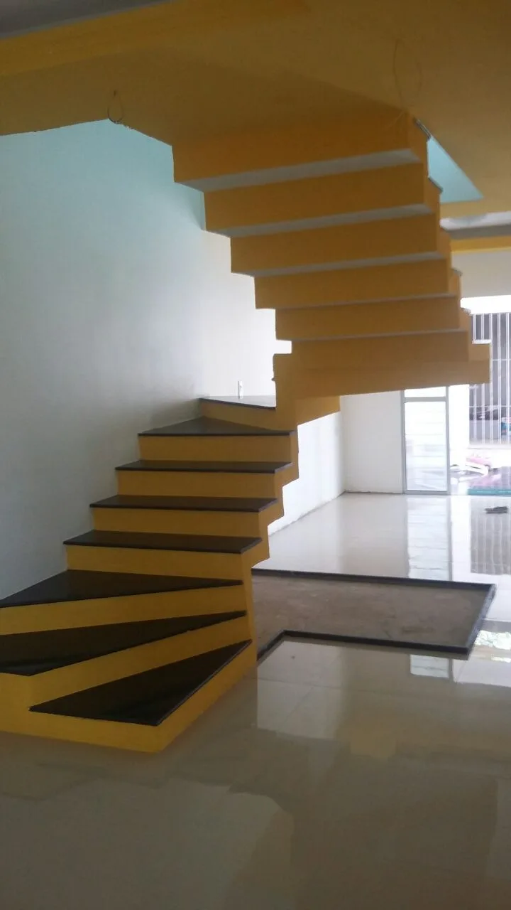 Casa de Alto Padrão em Camaragibe — 350m², 5 Quartos, Suíte com Closet e Cobertura Ampla