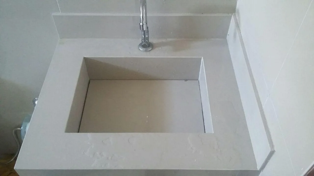 Casa de Alto Padrão em Camaragibe — 350m², 5 Quartos, Suíte com Closet e Cobertura Ampla