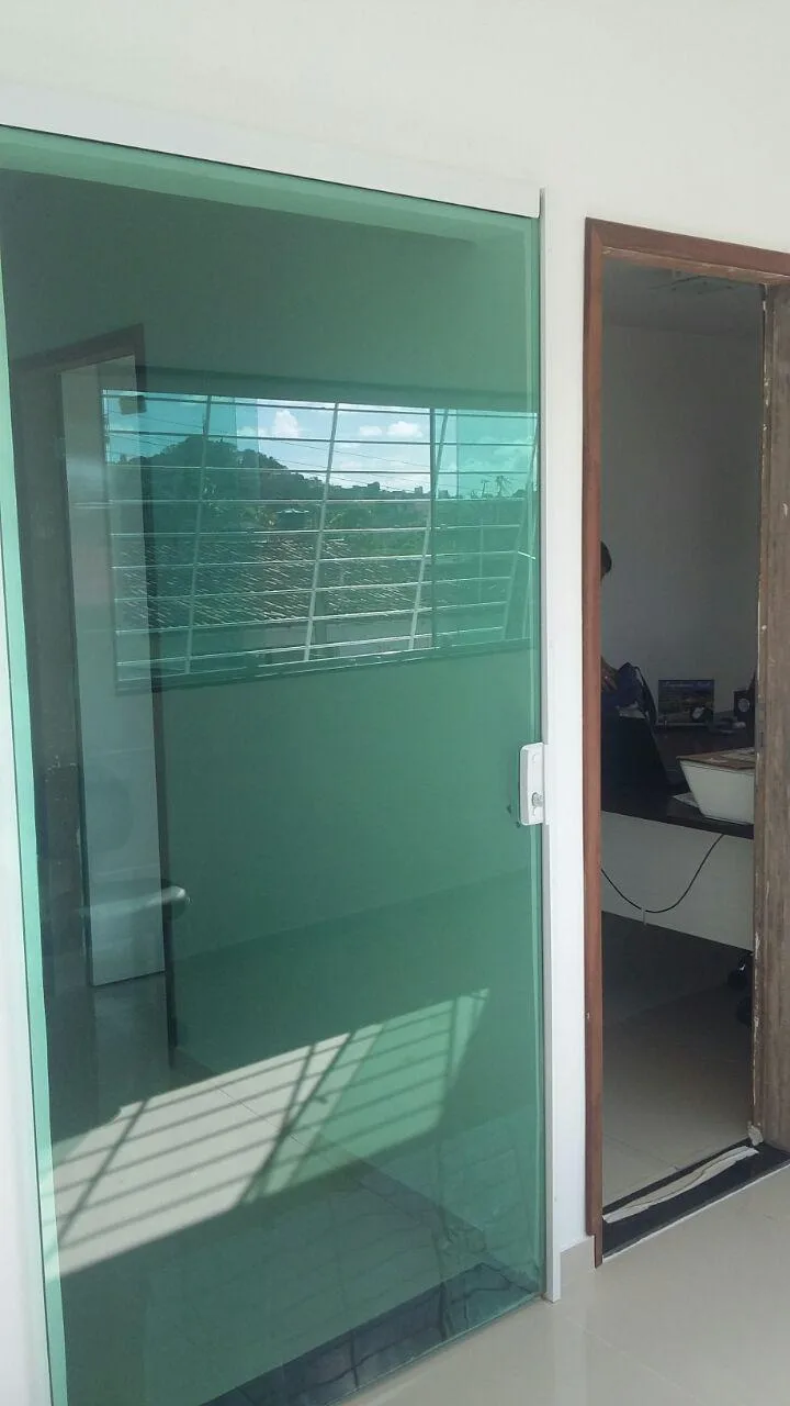 Casa de Alto Padrão em Camaragibe — 350m², 5 Quartos, Suíte com Closet e Cobertura Ampla