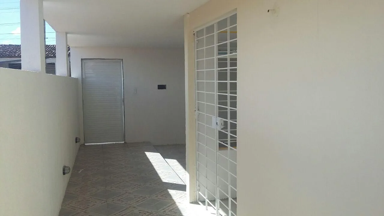 Casa de Alto Padrão em Camaragibe — 350m², 5 Quartos, Suíte com Closet e Cobertura Ampla