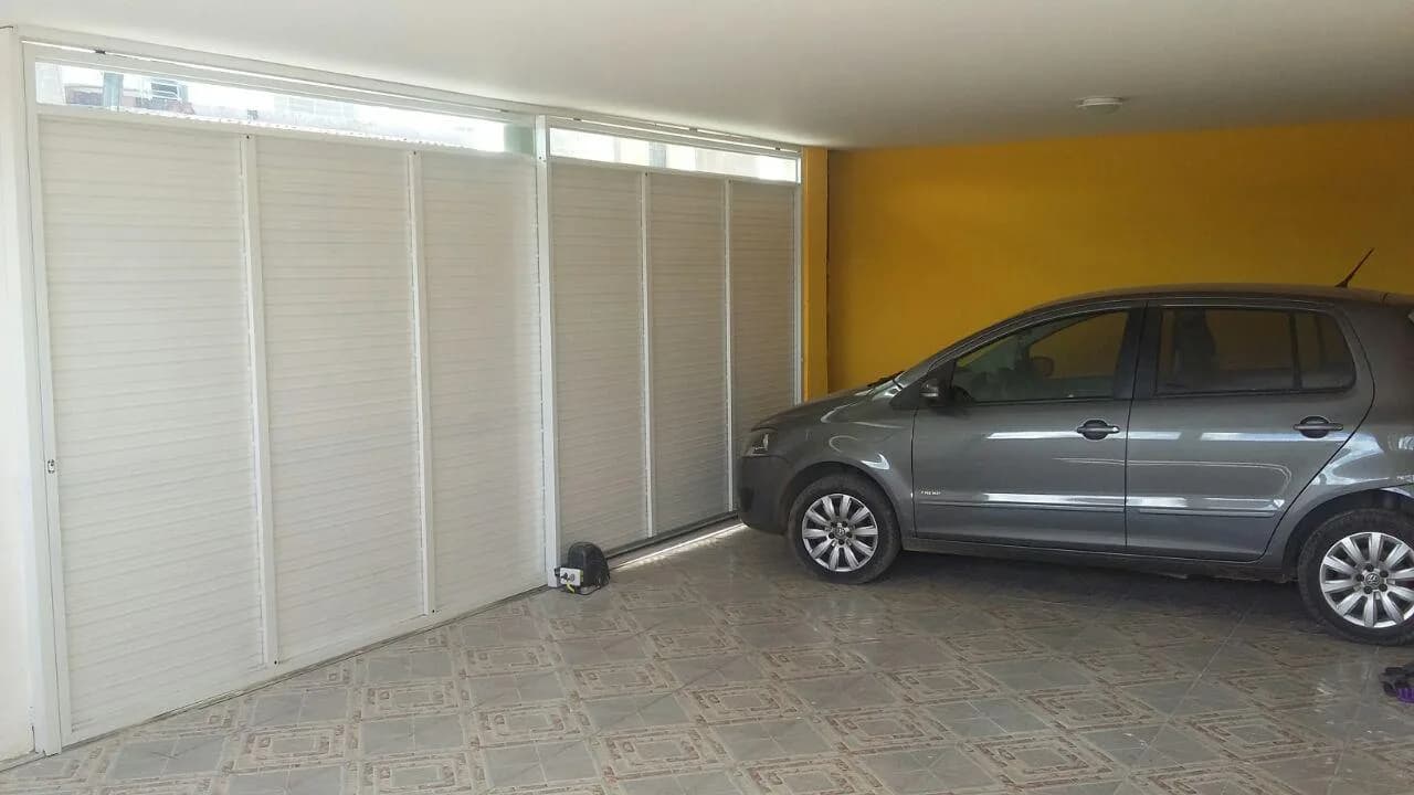 Casa de Alto Padrão em Camaragibe — 350m², 5 Quartos, Suíte com Closet e Cobertura Ampla